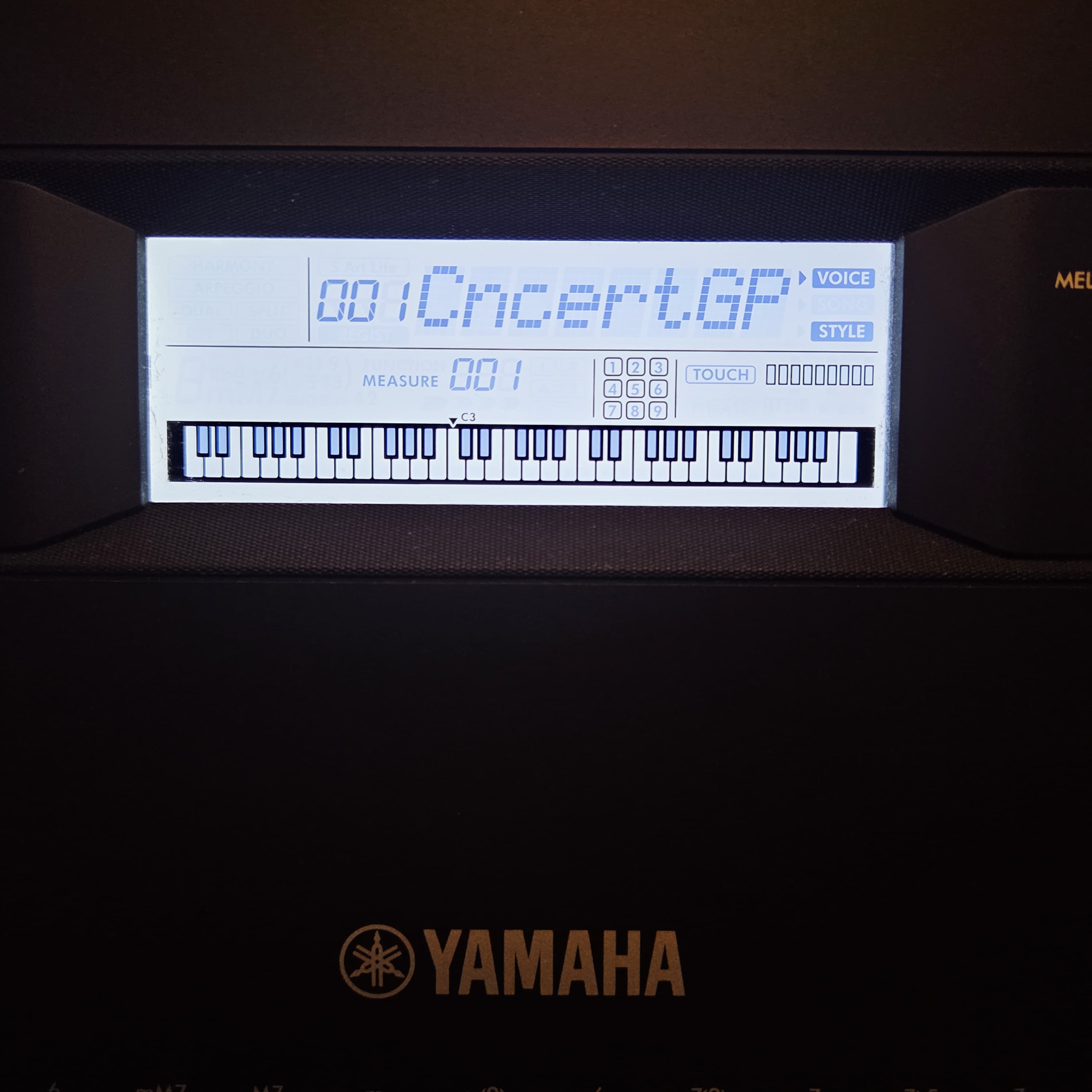 YAMAHA E373 61 KEY TOUCH SENSITIVE KEYBOARD
