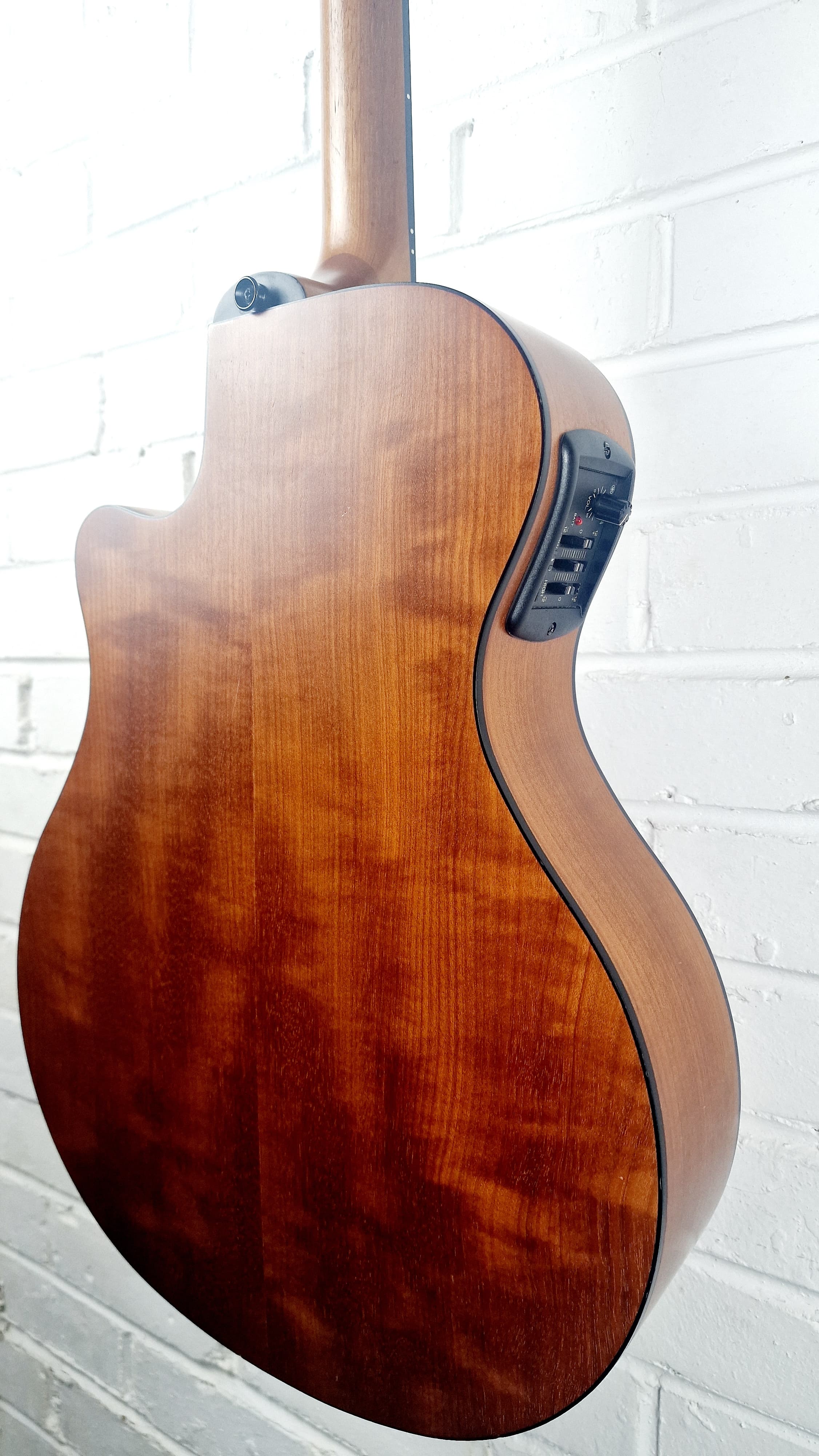 YAMAHA APX-3 NATURAL ELECTRO ACOUSTIC GUITAR