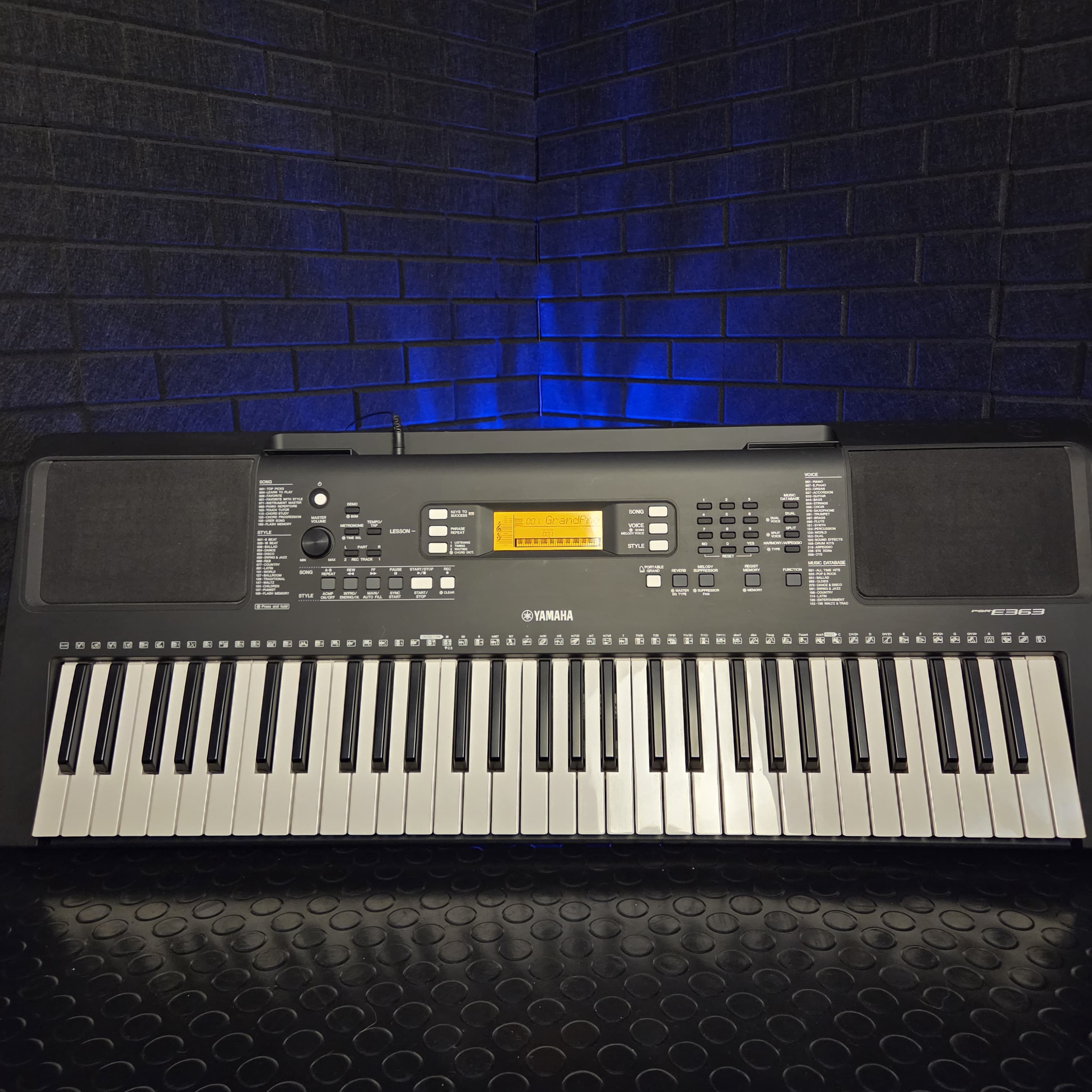 YAMAHA PSR E363 61 KEY ELECTRONIC KEYBOARD