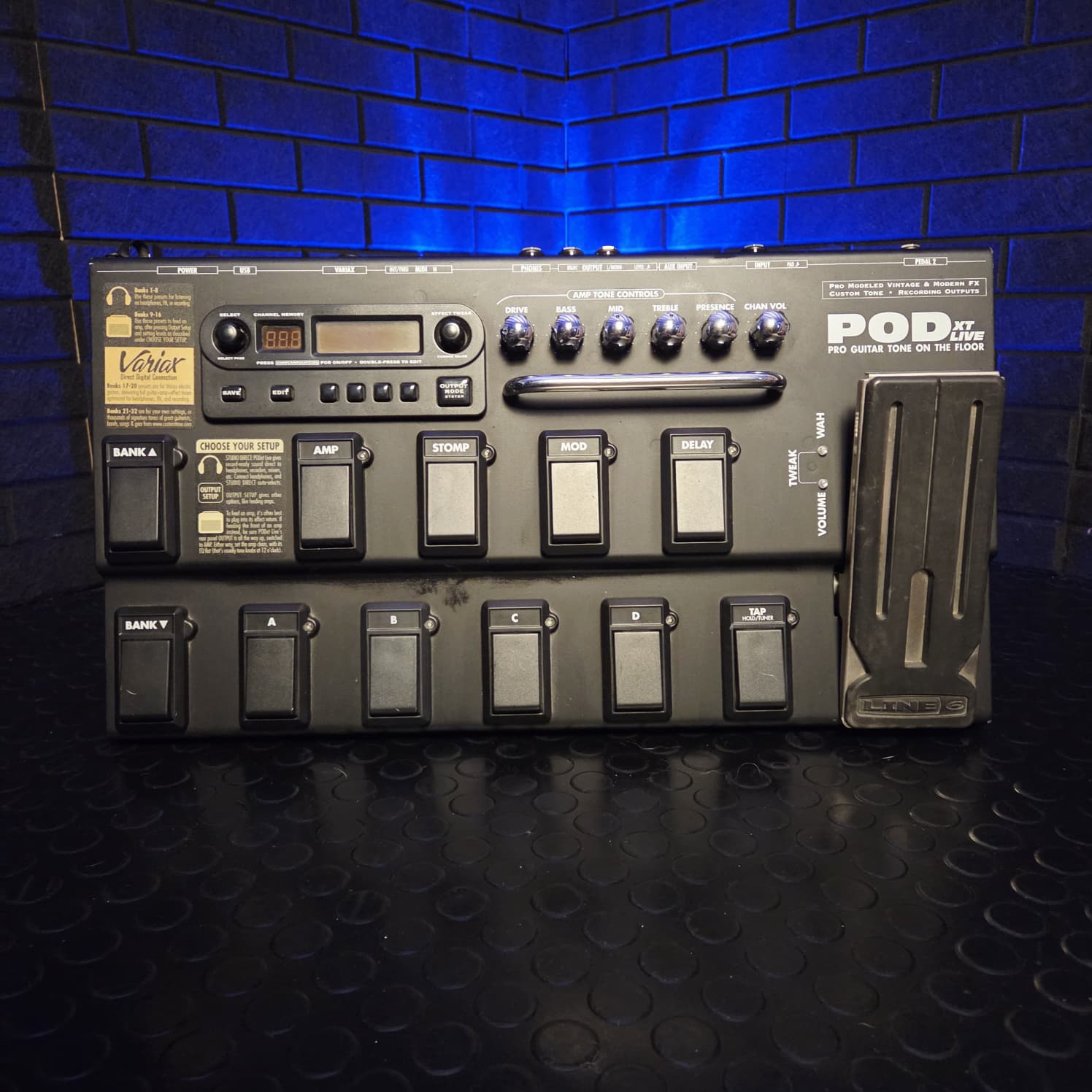 LINE 6 POD XT LIVE MULTI EFFECTS AMP MODELLER