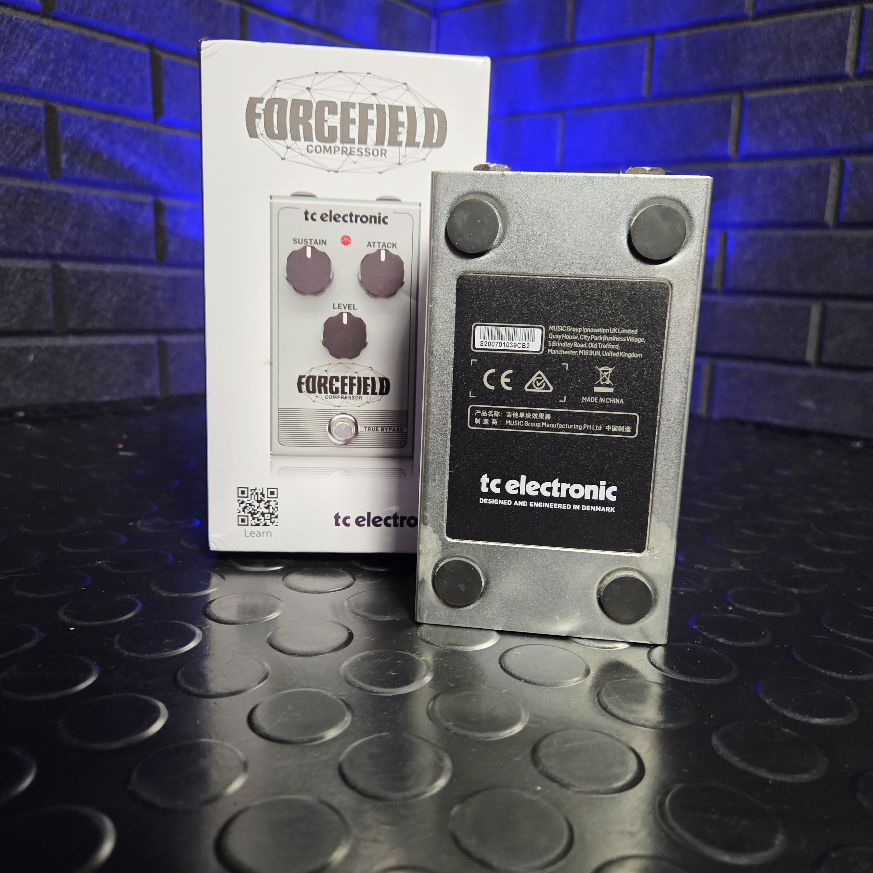 TC ELECTRONIC FORCEFIELD COMPRESSOR GUITAR EFFECTS PEDAL (BOXED)