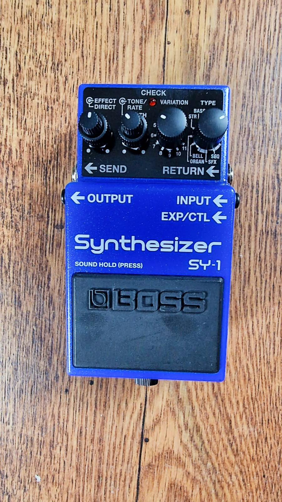 BOSS SY-1 SYNTHESIZER GUITAR EFFECTS PEDAL BOXED