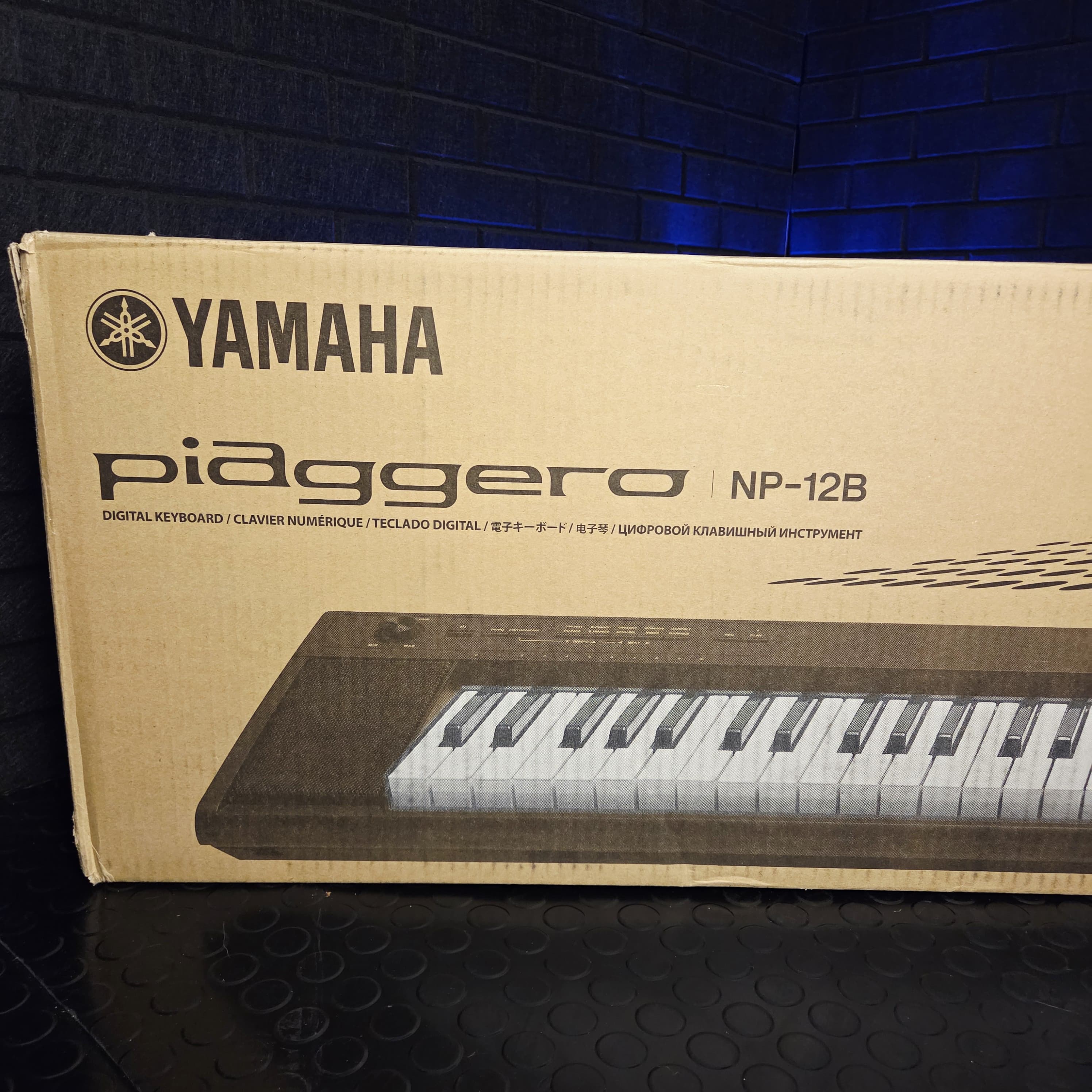 YAMAHA NP12B 61 KEYS TOUCH SENSITIVE KEYBOARD
