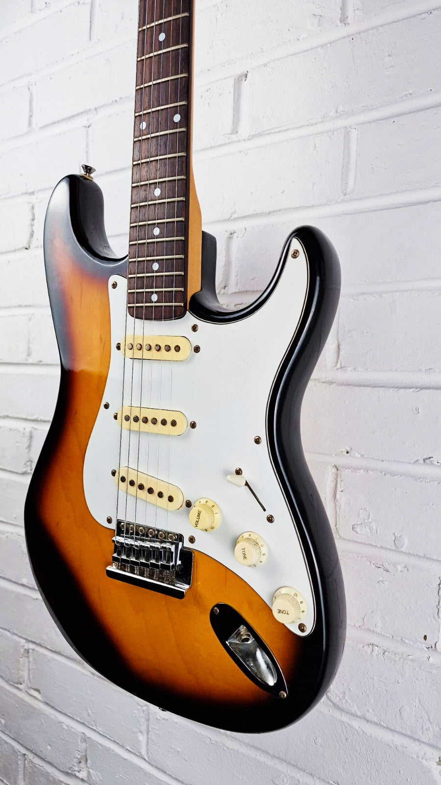 HOHNER ARBOR SERIES SUNBURST STRATOCASTER 1987 ELECTRIC GUITAR