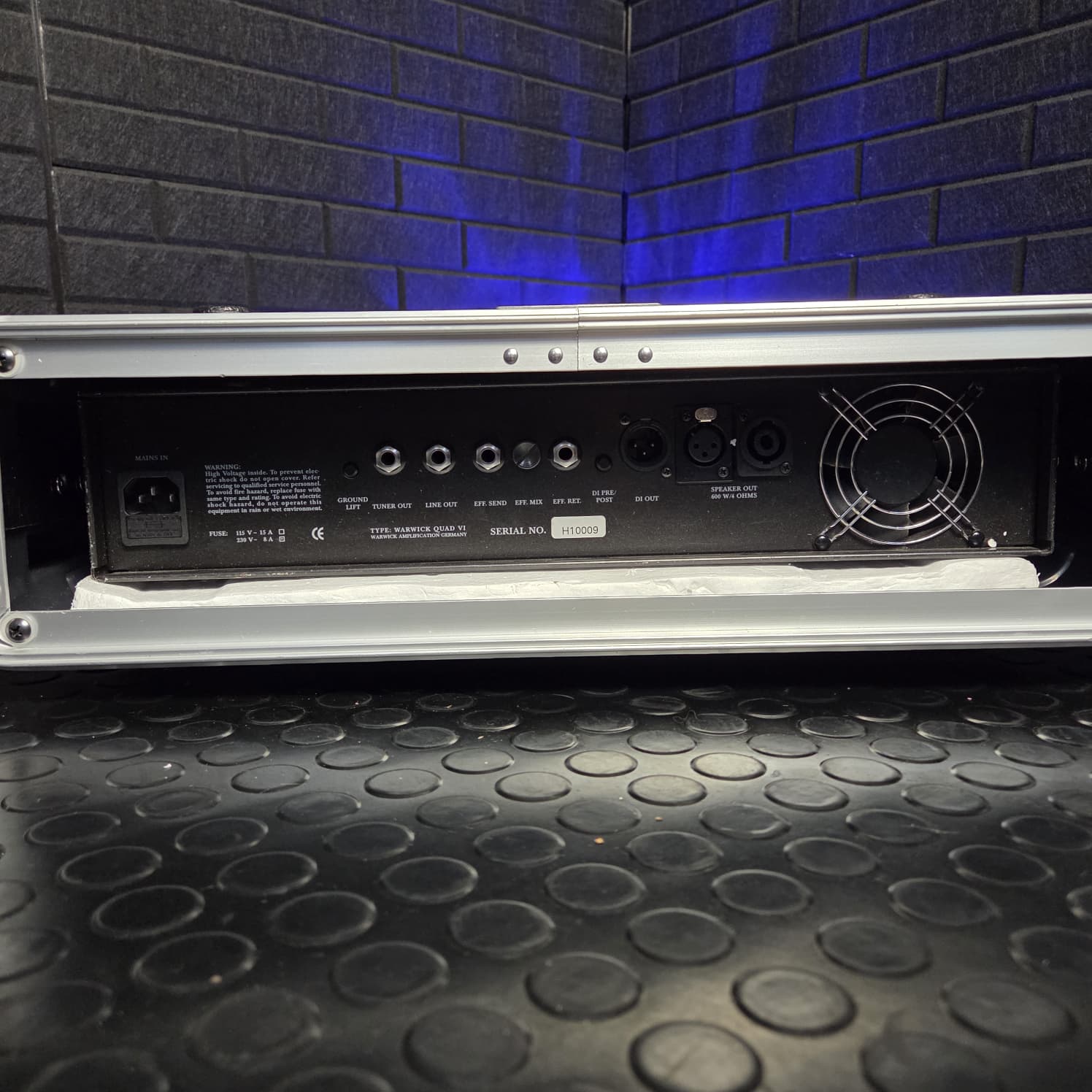 WARWICK QUAD VI BASS AMPLIFIER HEAD – 500W HYBRID TUBE PREAMP