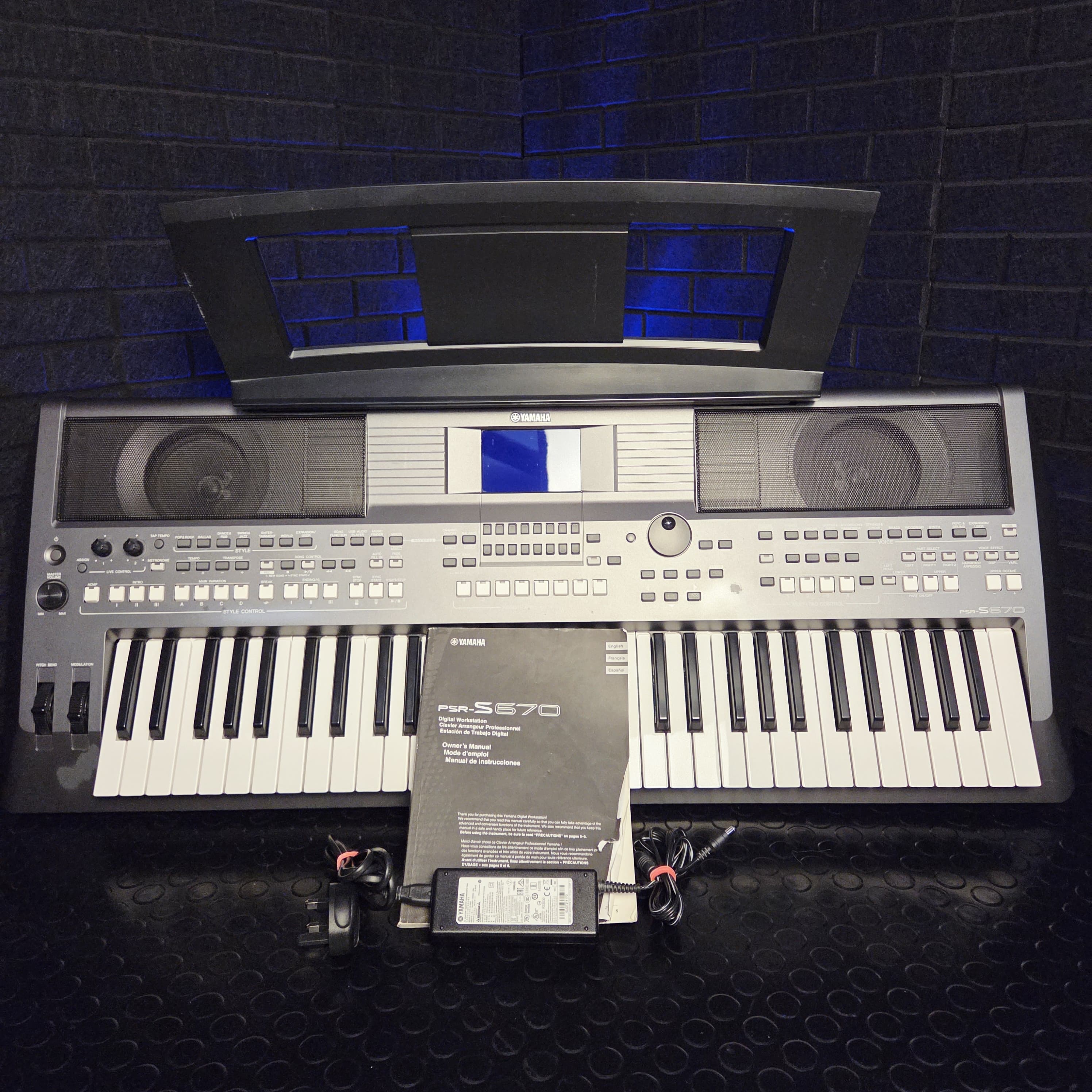 YAMAHA PSR-S670 61 KEY ARRANGER WORKSTATION KEYBOARD