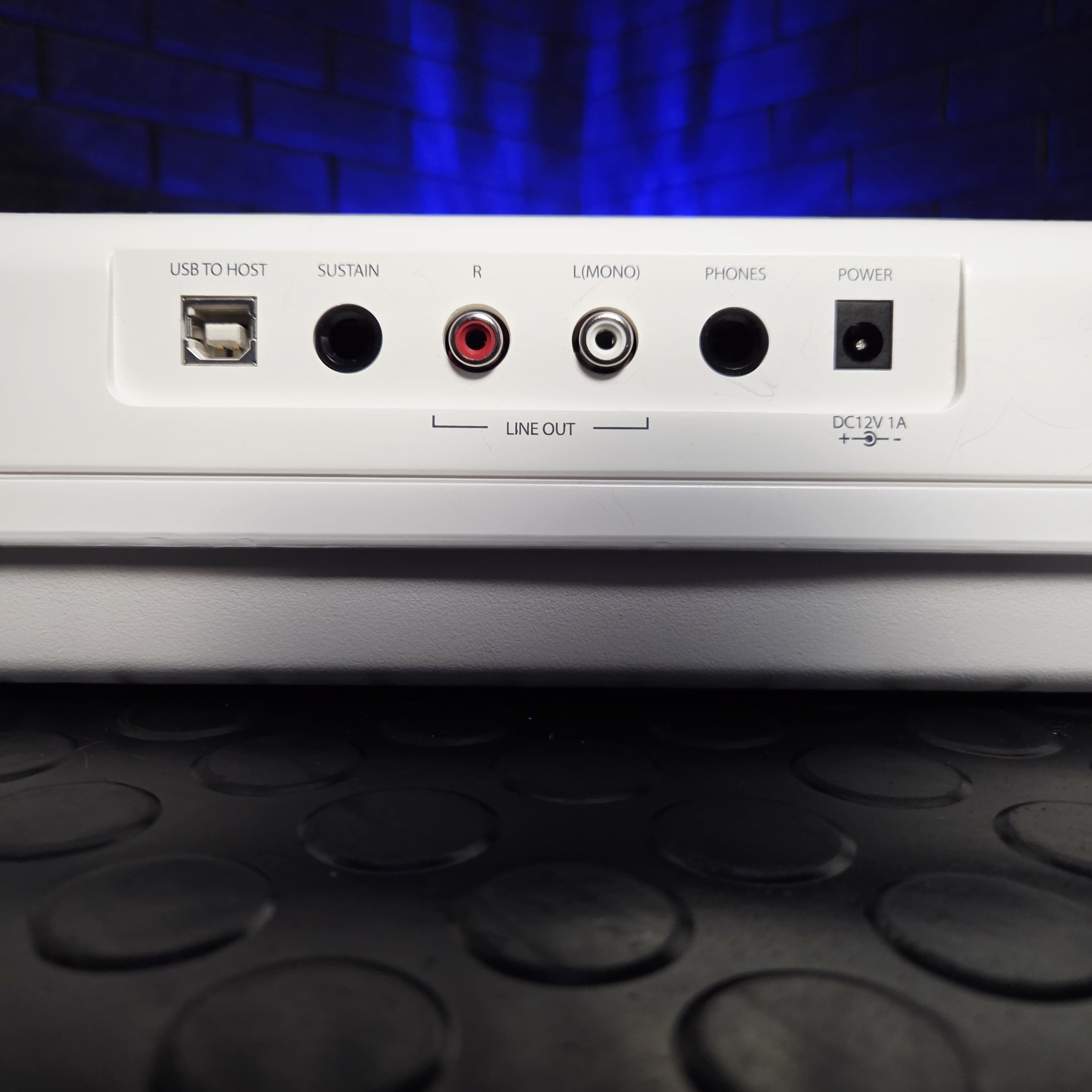 GEAR4MUSIC SDP-2 STAGE PIANO WHITE 88 KEY TOUCH SENSTIVE