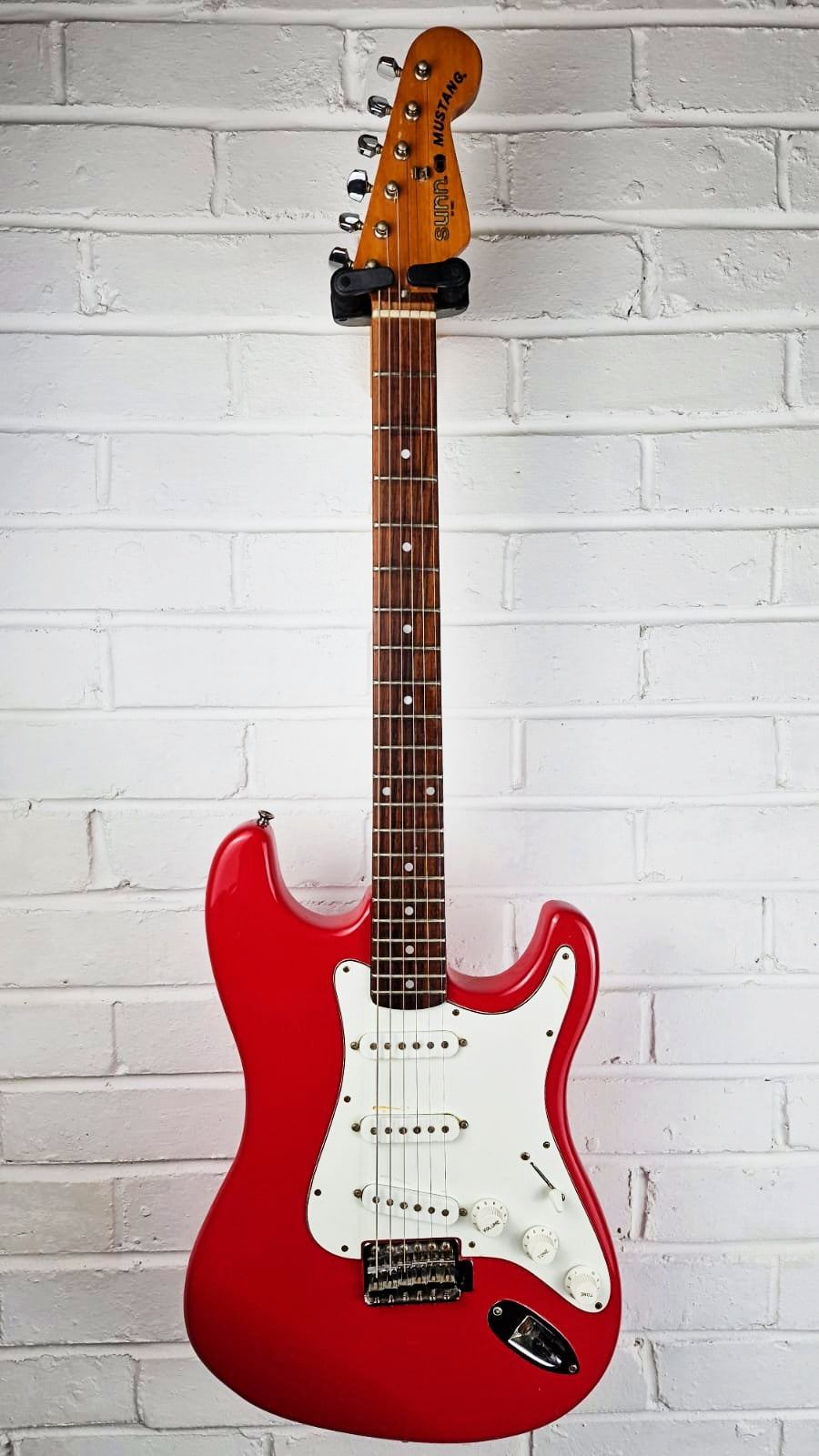 SUNN MUSTANG STRATOCASTER 1980s ELECTRIC GUITAR