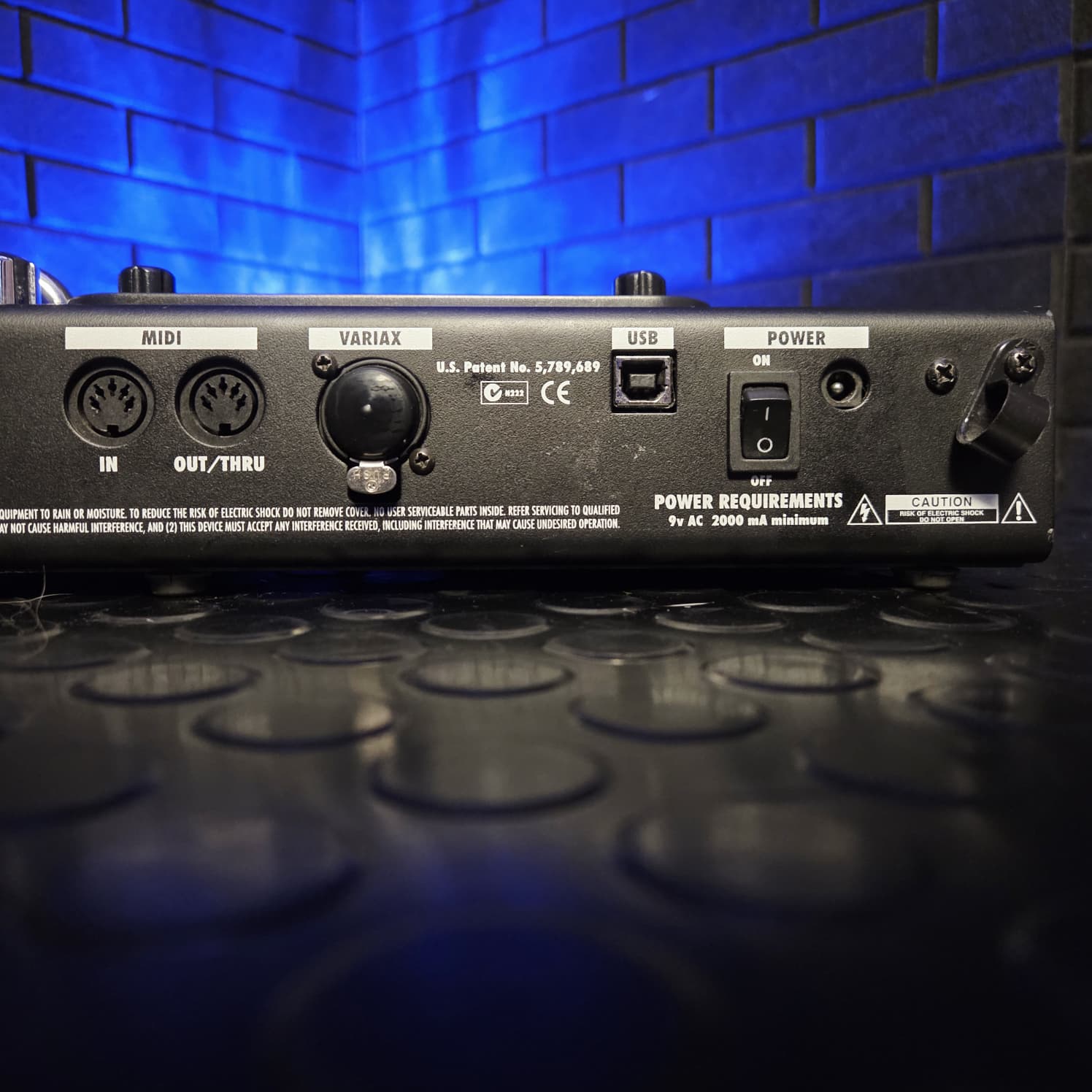 LINE 6 POD XT LIVE MULTI EFFECTS AMP MODELLER