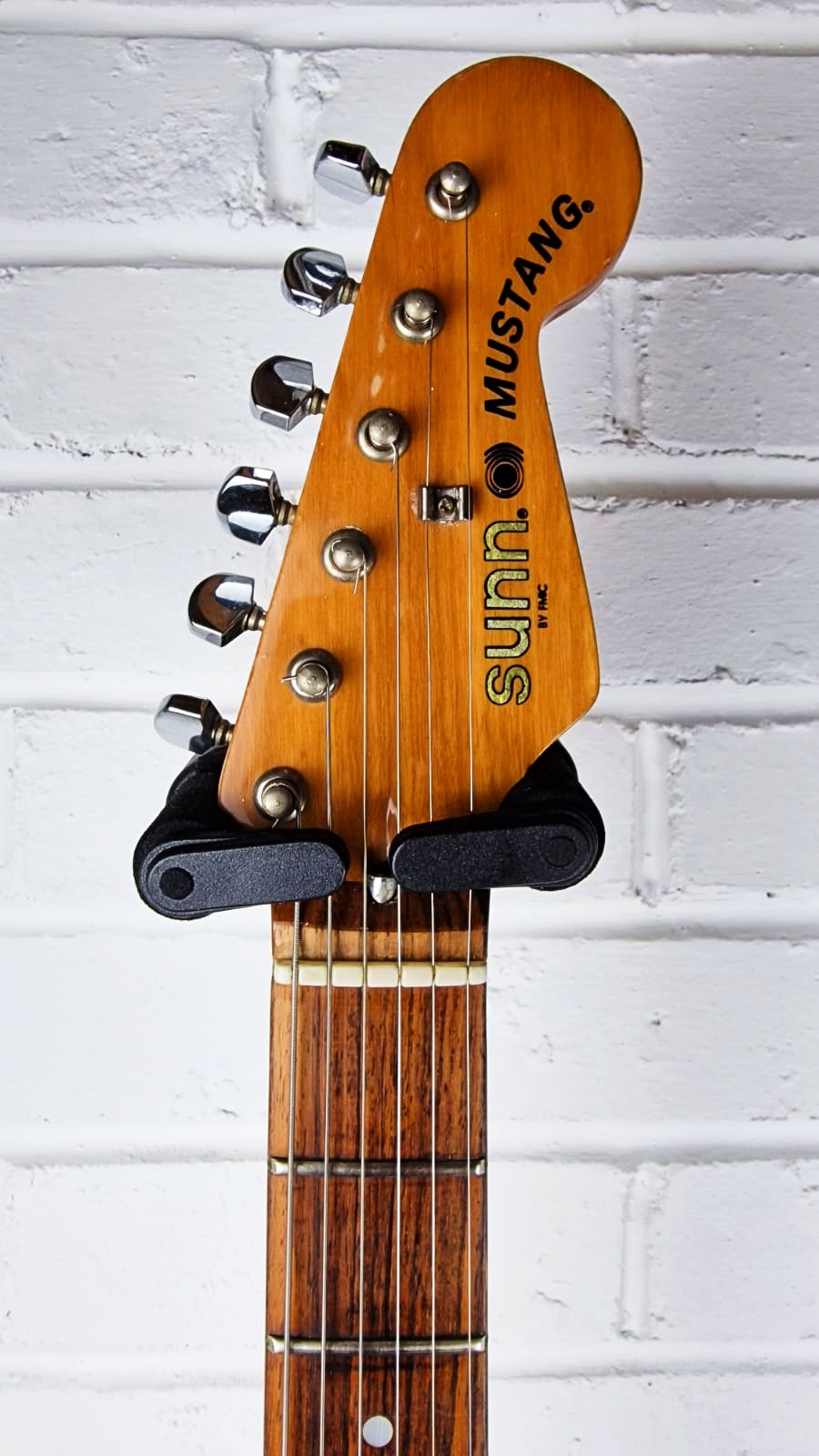 SUNN MUSTANG STRATOCASTER 1980s ELECTRIC GUITAR