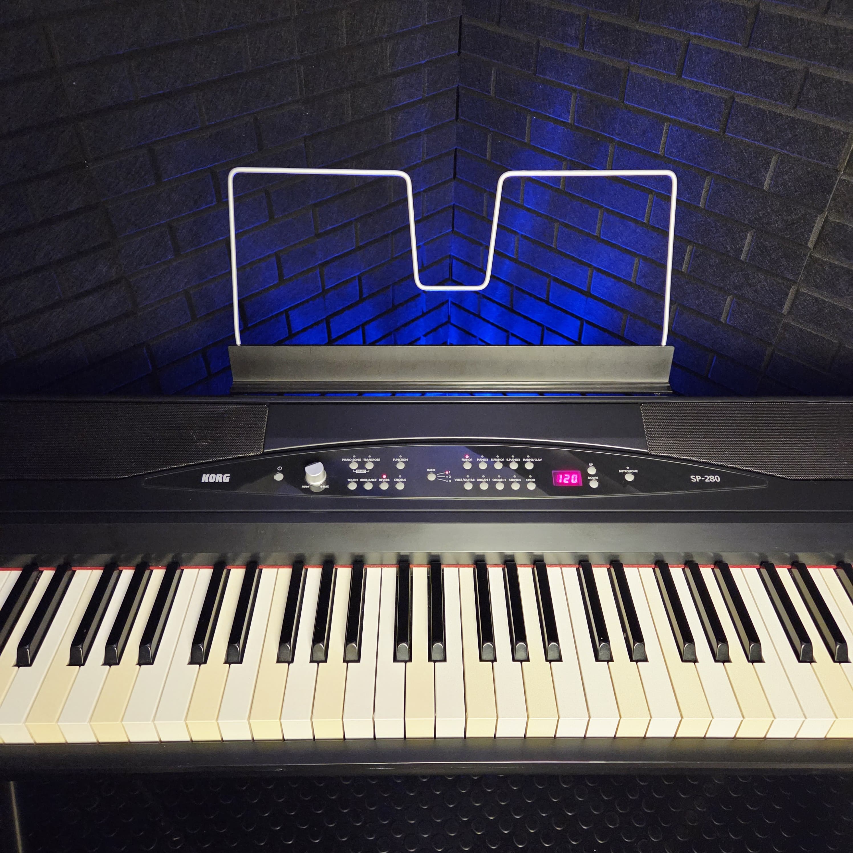 KORG SP280 DIGITAL PIANO WITH ACCESSORIES