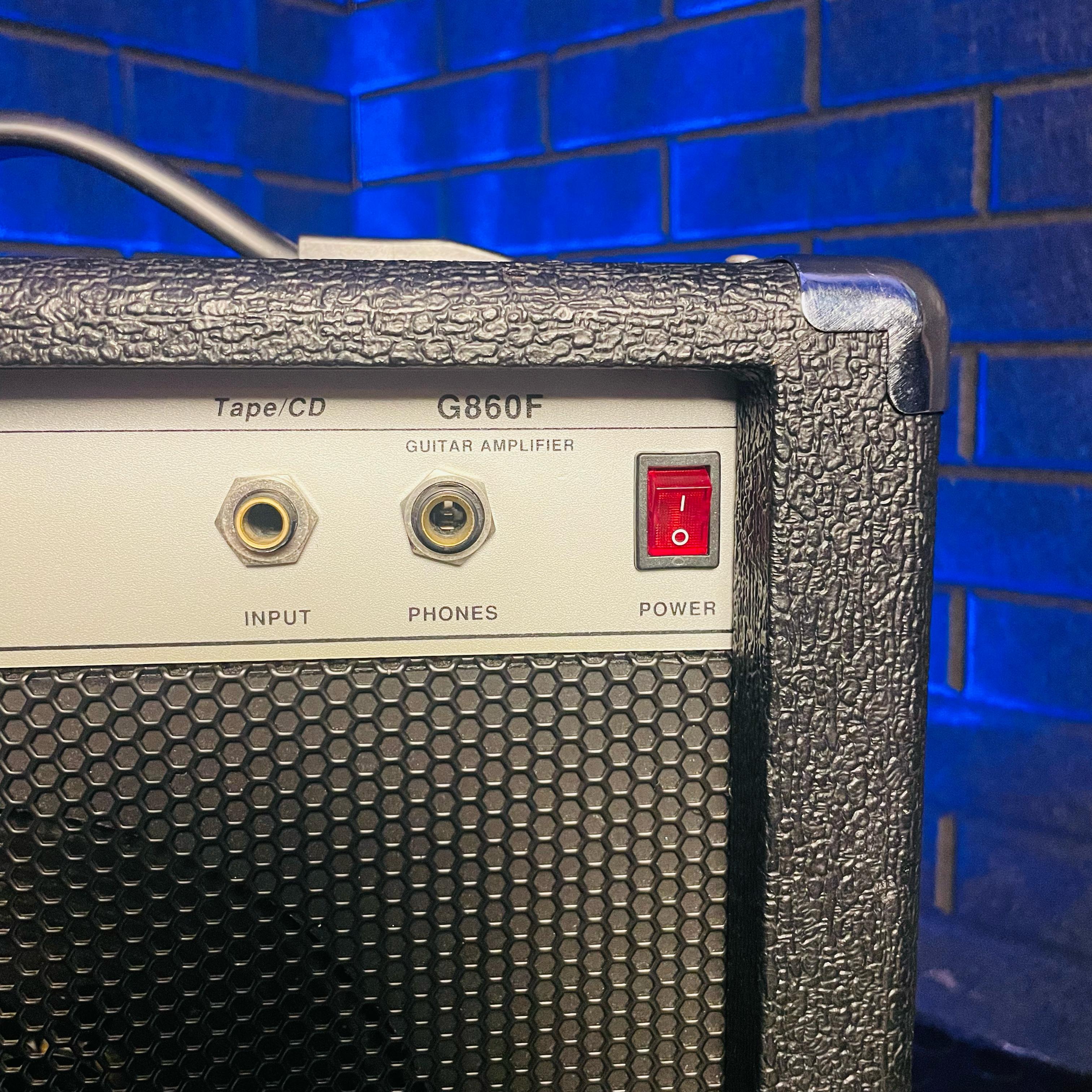 SOUNDLAB G860F 10 WATT AMP GUITAR AMPLIFIER